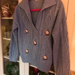 Chic Embroidered V-Neck Sweater in Blue